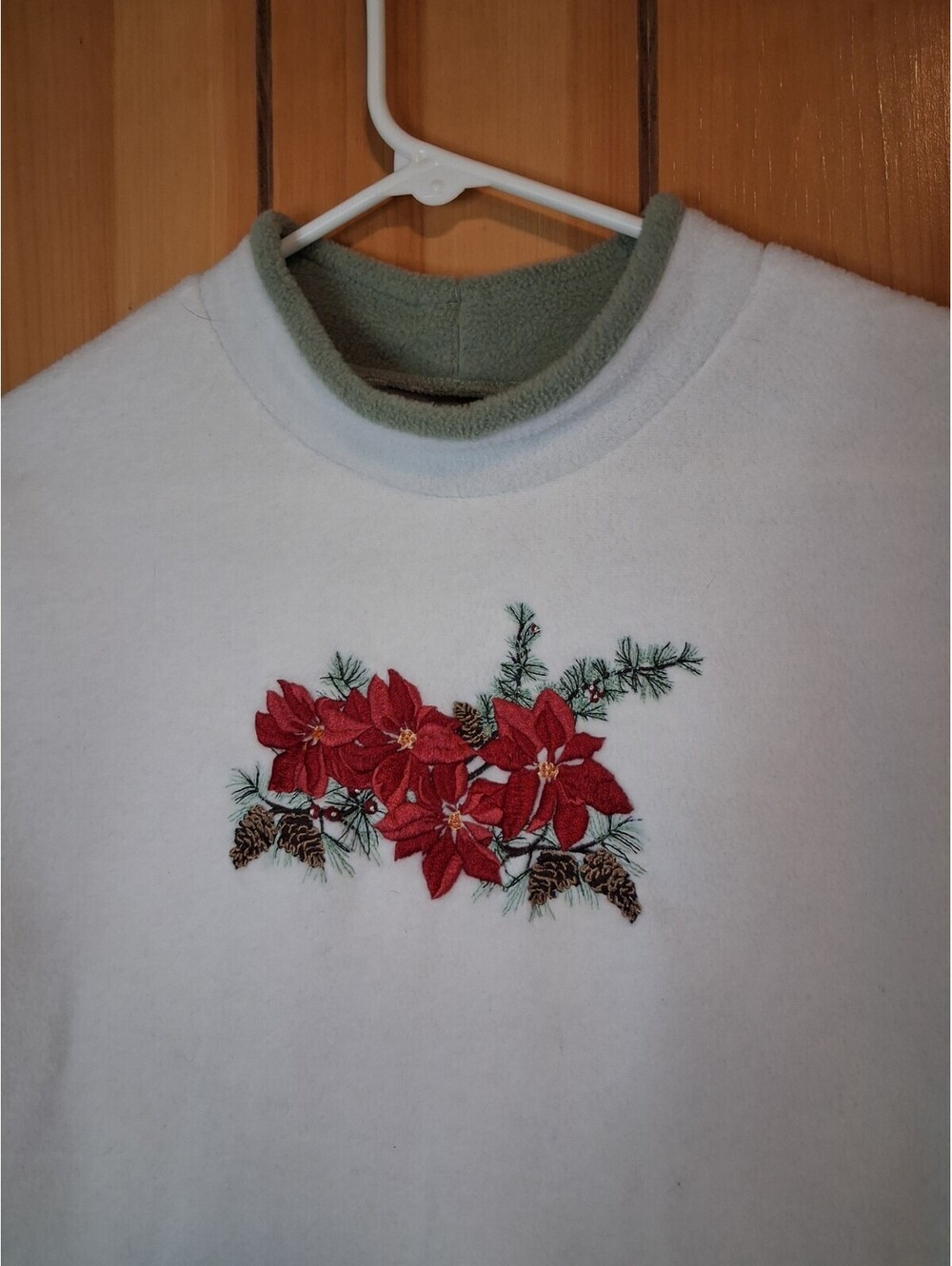 Croft & Barrow White Fleece Pullover Sweatshirt Poinsettia Christmas Women's Med